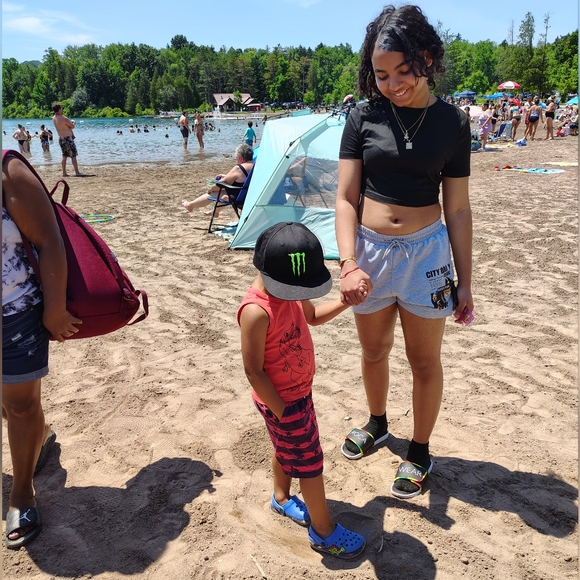 Meet your Poshers, Los Carmenatty - Picture 3 of 16